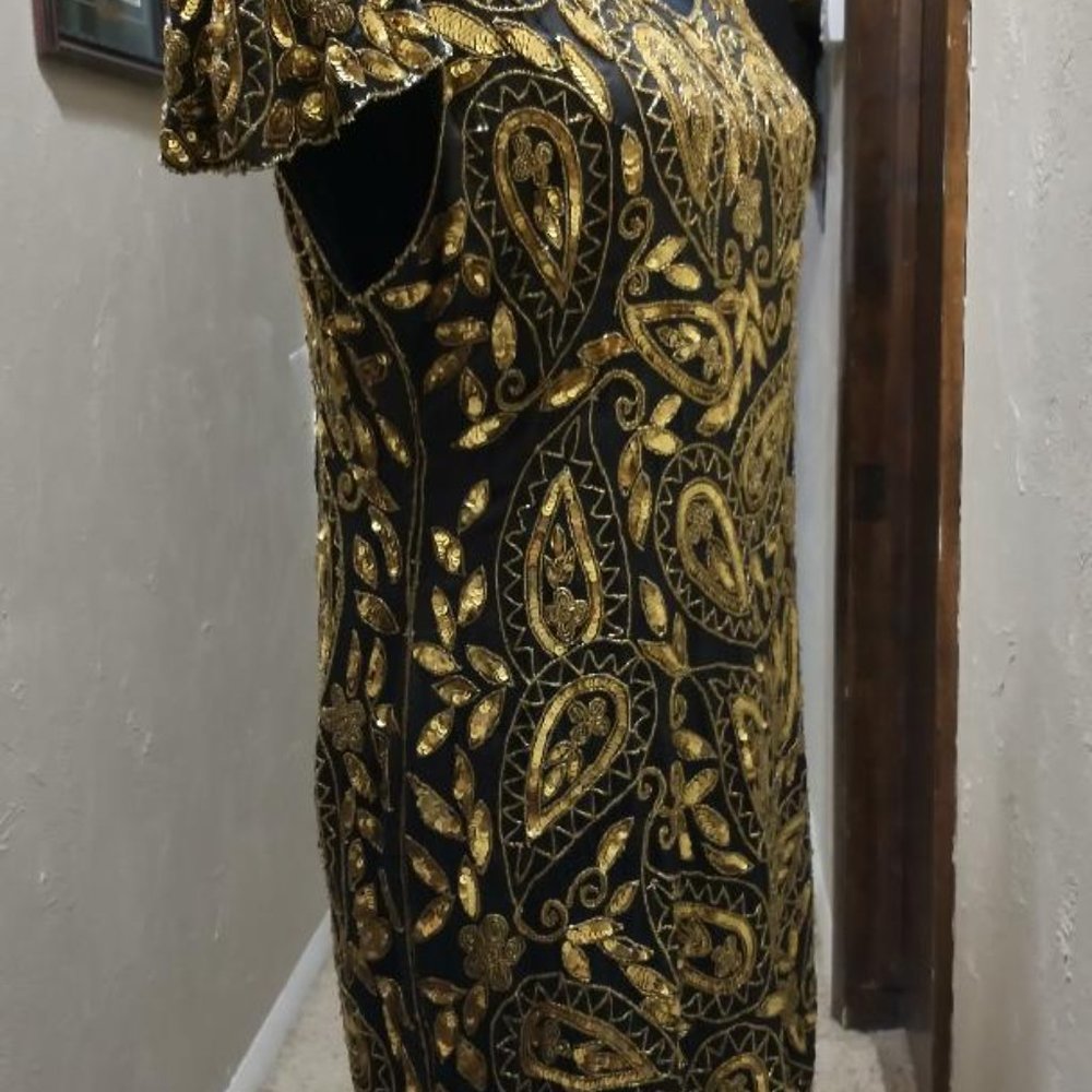 Raiment Fashions, Inc.  Gorgeous Black and Gold  size Large woman's evening gown